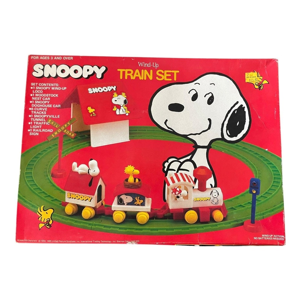 Vintage Snoopy Wind-Up Train Set Peanuts United Feature Syndicate 1985 New Box